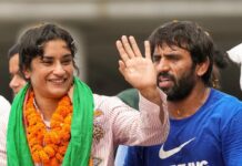 Wrestlers विनेश फोगट और बजरंग पुनिया की चुनाव लड़ने की अटकलें, इस पार्टी का थामा दामन