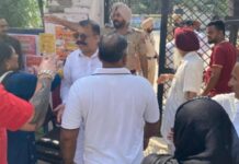 तरनतारन में पोलिंग बूथ के बाहर चली गोली, बेलेट पेपर गुम होने से इस गांव में आक्रोश