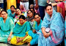BJP नेत्री परनीत कौर भूख हड़ताल पर, SSP दफ्तर के बाहर महिलाओं का प्रदर्शन, मामला चुनावी हिंसा का