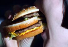 थूक फैंक कर परोस रहा था फ़ास्ट फ़ूड: हिमाचल के प्रवेश द्वार मैहतपुर में बंद कराई व्यापार मंडल ने दुकान, कड़ी चेतावनी के साथ किरायेदारों की जांच करेगा व्यापार मंडल!