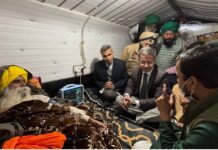 खनौरी बार्डर पर जगजीत सिंह डल्लेवाल को मिलने पहुंचे डीजीपी गौरव यादव, केंद्रीय अधिकारी भी रहे मौजूद, संघर्ष को लेकर डल्लेवाल ने कही यह बात