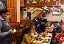 रेस्टोरेंट में जबरन सर्विस चार्ज पर हाई कोर्ट की रोक, उपभोक्ताओं को मिली राहत