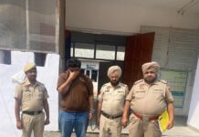 SSP खुराना की टीम को फिर मिली कामयाबी: नशा तस्कर लारेंस मसीह गिरफ़्तार, स्विफ्ट कार से बरामद हुआ चिट्टा नशीला पदार्थ।