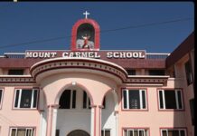 Mount Carmel School : दसवीं कक्षा के छात्र की शिकायत पर प्रिंसिपल व शिक्षकों पर एससी/एसटी एक्ट सहित कई गंभीर धाराओं में मामला दर्ज
