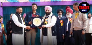 เคถเคฟเคเฅเคทเคพ เคฎเคเคคเฅเคฐเฅ เคฌเฅเคฒเฅโ เคนเคฐ เคฌเคเฅเคเฅ เคเคพ เคเฅเคฒเฅเคเค เคเคฎเคเฅ, เคฏเคนเฅ เคธเคฐเคเคพเคฐ เคเคพ เคฒเคเฅเคทเฅเคฏ เคนเฅ,เคเคฌ เคฎเฅเคนเคจเคค เคเฅ เคฎเคเค เคฎเคฟเคฒเคคเคพ เคนเฅ, เคคเคฌ เคนเฅ เคฌเคจเคคเฅ เคนเฅเค เคญเคตเคฟเคทเฅเคฏ เคเฅ เคธเฅเคเคพเคฐ !