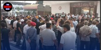 AAP नेता की शुक्राना यात्रा में बवाल! देवी तालाब मंदिर में दो गुटों के बीच पथराव, मची अफरा-तफरी