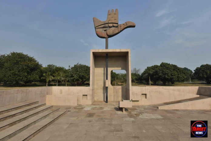 चंडीगढ़ प्रशासन का बड़ा फैसला: लीजहोल्ड प्रॉपर्टी की बिक्री के लिए अब 'नो ड्यूज सर्टिफिकेट' की जरूरत नहीं चंडीगढ़ प्रशासन का बड़ा फैसला: लीजहोल्ड प्रॉपर्टी की बिक्री के लिए अब 'नो ड्यूज सर्टिफिकेट' की जरूरत नहीं