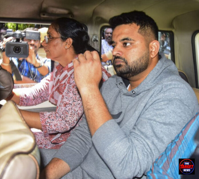 जेल में पूर्व सांसद प्रज्वल रेवन्ना के मोबाइल से मिले दर्जनों अश्लील वीडियो, फोरेंसिक जांच में खुलासा