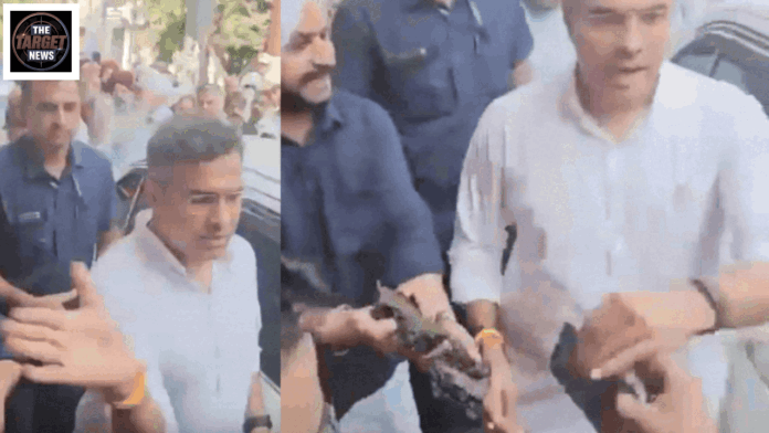 दिल्ली में सड़क निरीक्षण के दौरान मंत्री प्रवेश वर्मा का विवाद, वायरल वीडियो में युवक को जड़ दिया थप्पड़ दिल्ली में सड़क निरीक्षण के दौरान मंत्री प्रवेश वर्मा का विवाद, वायरल वीडियो में युवक को जड़ दिया थप्पड़