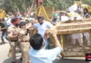 लुधियाना में सज्जन कुमार के अंतिम संस्कार विवाद पर गरमाई सियासत, AAP ने भाजपा कार्यालय के बाहर किया जोरदार प्रदर्शन लुधियाना में सज्जन कुमार के अंतिम संस्कार विवाद पर गरमाई सियासत, AAP ने भाजपा कार्यालय के बाहर किया जोरदार प्रदर्शन