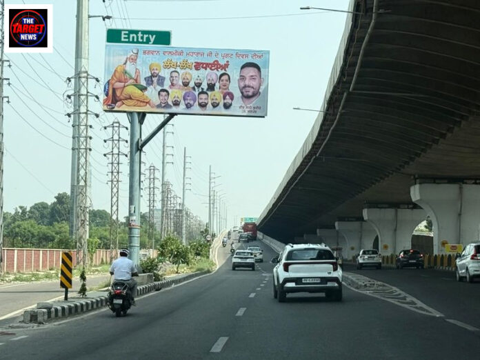 लुधियाना में चुनावी सुगबुगाहट के बीच अवैध राजनीतिक और धार्मिक होर्डिंग्स की भरमार, नागरिक परेशान
