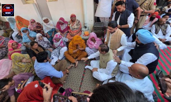 अबोहर दलित हत्याकांड: धरने पर बैठे बीजेपी नेता, पुलिस की कार्यप्रणाली पर उठाए गंभीर सवाल अबोहर दलित हत्याकांड: धरने पर बैठे बीजेपी नेता, पुलिस की कार्यप्रणाली पर उठाए गंभीर सवाल