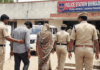 आंध्र प्रदेश में खौफनाक वारदात: प्रेमी को तालाब के पास बुलाकर बेरहमी से हत्या, पति-पत्नी गिरफ्तार आंध्र प्रदेश में खौफनाक वारदात: प्रेमी को तालाब के पास बुलाकर बेरहमी से हत्या, पति-पत्नी गिरफ्तार