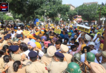 चंडीगढ़ में आप का जोरदार प्रदर्शन: मनीष सिसोदिया और हरपाल चीमा समेत कई नेता हिरासत में चंडीगढ़ में आप का जोरदार प्रदर्शन: मनीष सिसोदिया और हरपाल चीमा समेत कई नेता हिरासत में