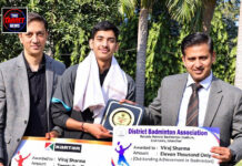 जालंधर के वीरज शर्मा बने देश के नंबर-1 बैडमिंटन खिलाड़ी, 11 साल की कड़ी मेहनत लाई रंग जालंधर के वीरज शर्मा बने देश के नंबर-1 बैडमिंटन खिलाड़ी, 11 साल की कड़ी मेहनत लाई रंग