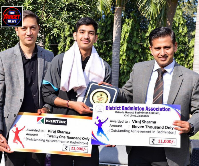 जालंधर के वीरज शर्मा बने देश के नंबर-1 बैडमिंटन खिलाड़ी, 11 साल की कड़ी मेहनत लाई रंग जालंधर के वीरज शर्मा बने देश के नंबर-1 बैडमिंटन खिलाड़ी, 11 साल की कड़ी मेहनत लाई रंग