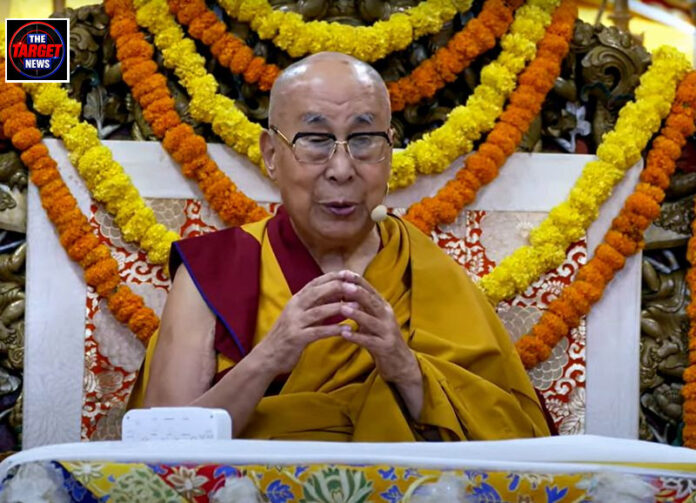 दलाई लामा ने 2026 के नोबेल शांति पुरस्कार विजेता नवी पिलाई को दी बधाई, तिब्बत के लिए उनके समर्थन को किया याद दलाई लामा ने 2026 के नोबेल शांति पुरस्कार विजेता नवी पिलाई को दी बधाई, तिब्बत के लिए उनके समर्थन को किया याद