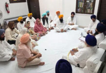 पंजाब के आप विधायकों ने अकाल तख्त सचिवालय में दी हाजिरी, विधायक गियासपुरा के बयानों से किया किनारा पंजाब के आप विधायकों ने अकाल तख्त सचिवालय में दी हाजिरी, विधायक गियासपुरा के बयानों से किया किनारा