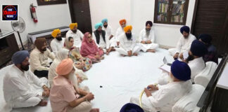 पंजाब के आप विधायकों ने अकाल तख्त सचिवालय में दी हाजिरी, विधायक गियासपुरा के बयानों से किया किनारा पंजाब के आप विधायकों ने अकाल तख्त सचिवालय में दी हाजिरी, विधायक गियासपुरा के बयानों से किया किनारा