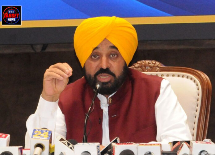 पंजाब के सीएम भगवंत मान का बड़ा आरोप, एयरपोर्ट पर दो घंटे की गई प्रताड़ना मुख्य चुनाव आयुक्त के खिलाफ लड़ाई का बदला पंजाब के सीएम भगवंत मान का बड़ा आरोप, एयरपोर्ट पर दो घंटे की गई प्रताड़ना मुख्य चुनाव आयुक्त के खिलाफ लड़ाई का बदला