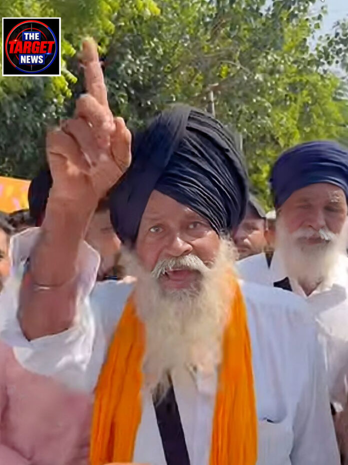 पंजाब में नशे के खिलाफ जंग जारी: परविंदर झोटा के पिता बोले- चाहे हड्डियां ही क्यों न बच जाएं, प्रदर्शन नहीं रुकेगा पंजाब में नशे के खिलाफ जंग जारी: परविंदर झोटा के पिता बोले- चाहे हड्डियां ही क्यों न बच जाएं, प्रदर्शन नहीं रुकेगा