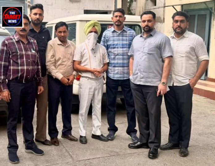 पंजाब में विजिलेंस ब्यूरो का बड़ा एक्शन, पटियाला में 50 हजार रुपये घूस लेते माइनिंग SDO रंगे हाथों गिरफ्तार पंजाब में विजिलेंस ब्यूरो का बड़ा एक्शन, पटियाला में 50 हजार रुपये घूस लेते माइनिंग SDO रंगे हाथों गिरफ्तार