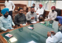 पंजाब रोडवेज और पीआरटीसी के संविदा कर्मियों ने परिवहन मंत्री के साथ बैठक के बाद हड़ताल वापस ली पंजाब रोडवेज और पीआरटीसी के संविदा कर्मियों ने परिवहन मंत्री के साथ बैठक के बाद हड़ताल वापस ली