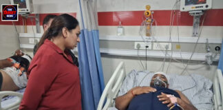 फगवाड़ा में बड़ी वारदात: हथियारबंद बदमाशों ने ज्वेलर पर हमला कर 7 लाख नकद और 12 तोले सोना लूटा फगवाड़ा में बड़ी वारदात: हथियारबंद बदमाशों ने ज्वेलर पर हमला कर 7 लाख नकद और 12 तोले सोना लूटा