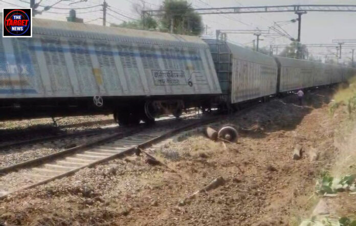 बठिंडा के रामपुरा फूल में मालगाड़ी के दो डिब्बे पटरी से उतरे, रेल यातायात प्रभावित बठिंडा के रामपुरा फूल में मालगाड़ी के दो डिब्बे पटरी से उतरे, रेल यातायात प्रभावित
