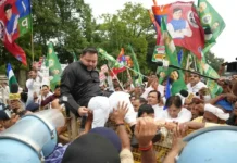 बिहार में राजनीतिक सरगर्मी तेज: तेजस्वी यादव के नेतृत्व में विपक्ष ने निकाला एसआईआर के खिलाफ मार्च बिहार में राजनीतिक सरगर्मी तेज: तेजस्वी यादव के नेतृत्व में विपक्ष ने निकाला एसआईआर के खिलाफ मार्च