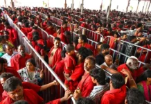 विजयवाड़ा कनक दुर्गा मंदिर से 25 किमी दूर सड़क हादसे में भवानी भक्त की दर्दनाक मौत विजयवाड़ा कनक दुर्गा मंदिर से 25 किमी दूर सड़क हादसे में भवानी भक्त की दर्दनाक मौत