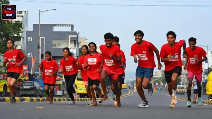 विजयवाड़ा में एड्स जागरूकता के लिए आयोजित हुई मेगा मैराथन, उमड़े सैकड़ों धावक