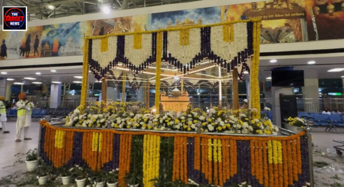 श्री गुरु रामदास जी के प्रकाश पर्व पर फूलों और रोशनी से सजा अमृतसर अंतरराष्ट्रीय हवाई अड्डा
