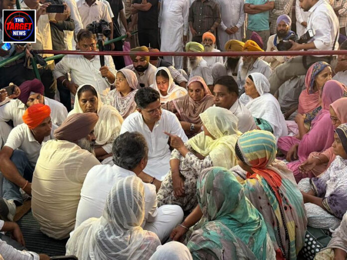 सचिन पायलट ने मानसा में परविंदर झोटा के परिजनों से की मुलाकात, न्याय का दिलाया भरोसा सचिन पायलट ने मानसा में परविंदर झोटा के परिजनों से की मुलाकात, न्याय का दिलाया भरोसा