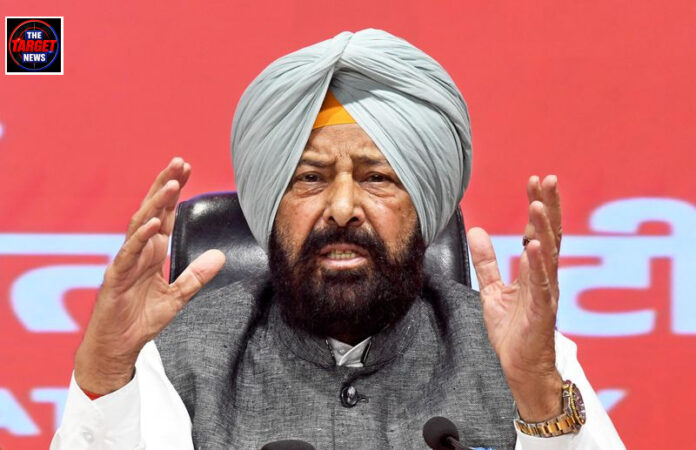 हरित क्रांति की भूमि पंजाब पर मंडरा रहा ड्रग्स का साया, भाजपा ने 'चिट्टा कल्चर' और बिगड़ती कानून व्यवस्था पर घेरी सरकार हरित क्रांति की भूमि पंजाब पर मंडरा रहा ड्रग्स का साया, भाजपा ने 'चिट्टा कल्चर' और बिगड़ती कानून व्यवस्था पर घेरी सरकार
